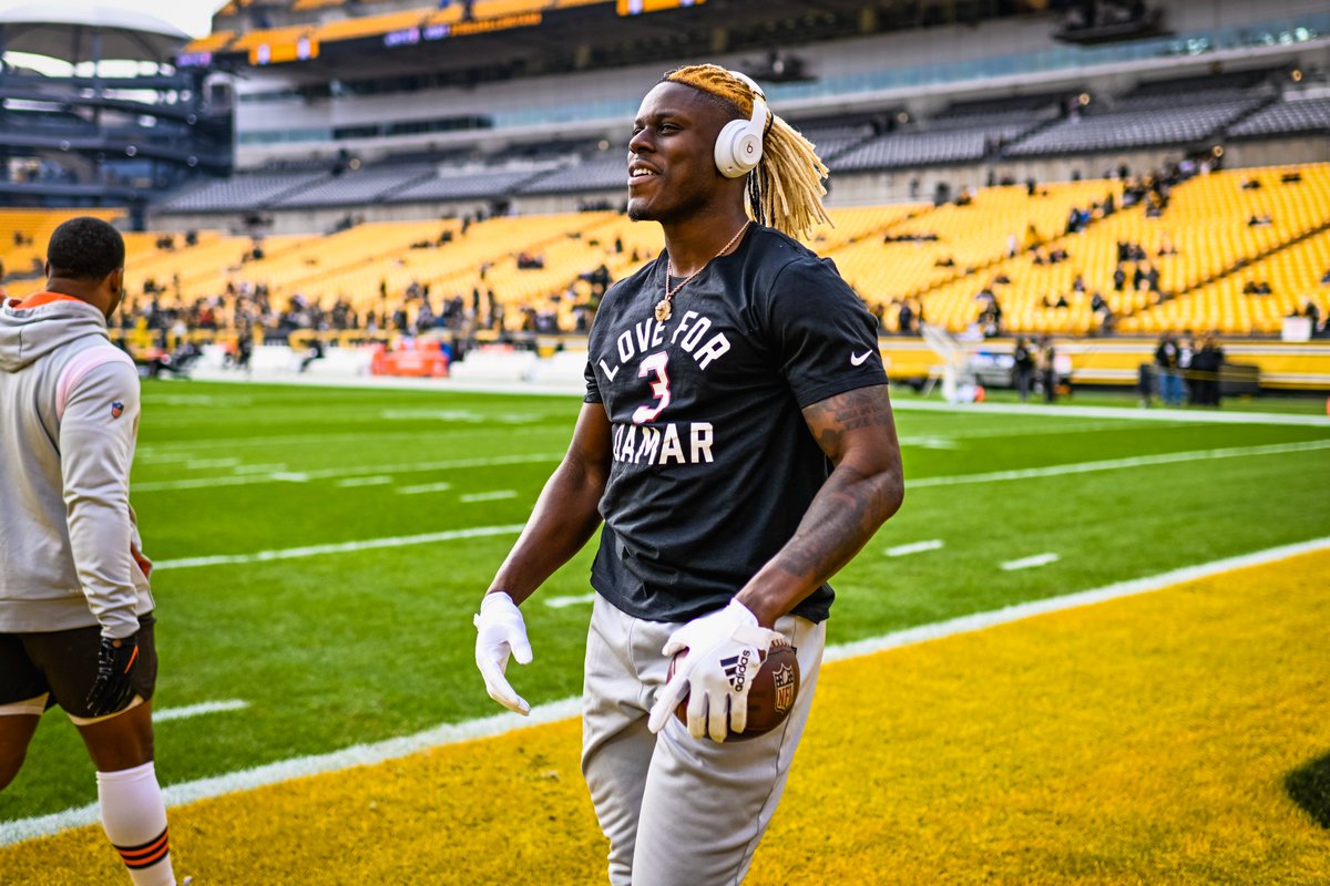 Browns's tweet photo. Doing it #ForDamar https://t.co/r3hsGg60gD