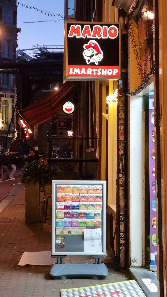 xtredk's tweet image. It's like the 8th time I've walked past this place. Anywhere I go it always ends up bringing me here