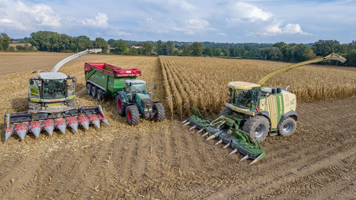 #agriculture une journée d'ensilage complète dans cette ETA : youtu.be/q8lm4GnazG8