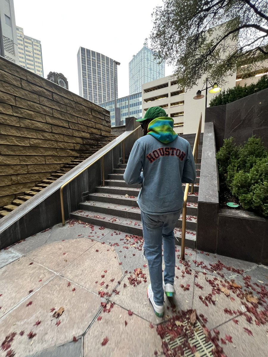 drkshxdw_'s tweet photo. city girl &amp; city boy 🏙️ https://t.co/9q09NYu76Y