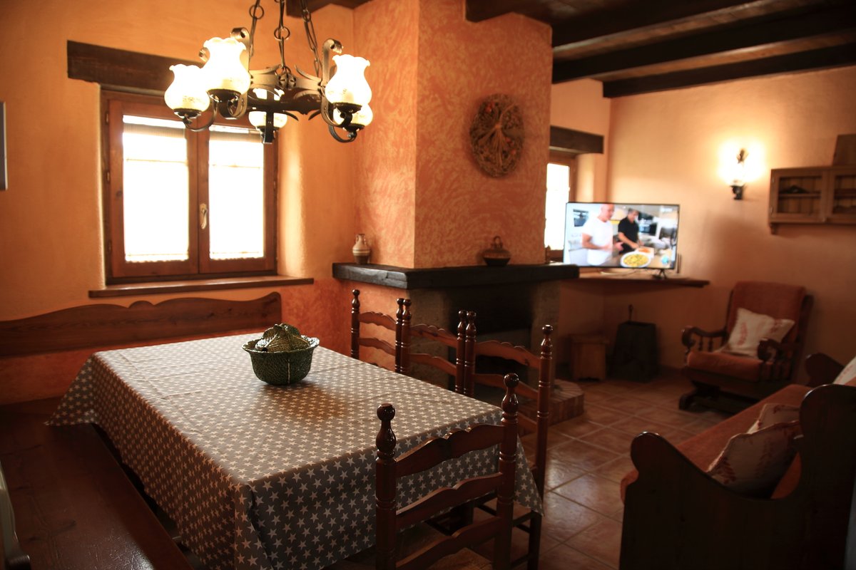 Ruralgia's tweet photo. https://t.co/V4ICvE1lVM La Cirera. tranquilo fin de semana de enero en La Cirera. Desde: 20-01-2023. Sant Boi de Lluçanès. En la casa hay cuatro habitaciones, dos de matrimonio con cama suple https://t.co/TqjXNaYOnS