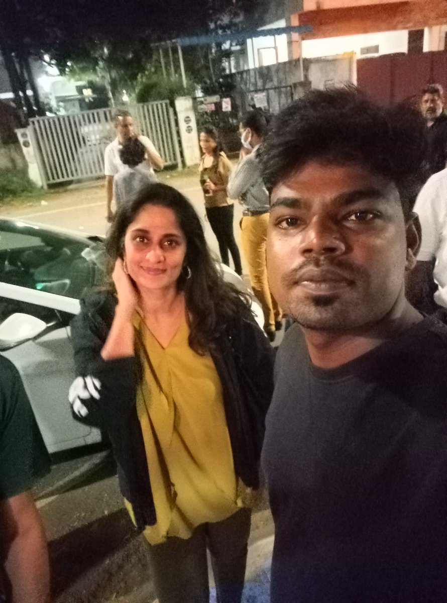 AjithUKFans's tweet photo. #ShaliniAjith Ma'am In #FourFrame - #Thunivu Preview Show..!!!

Inside Report For The Movie - Pongal BB 😎🔥 https://t.co/JOoIrb9ov0