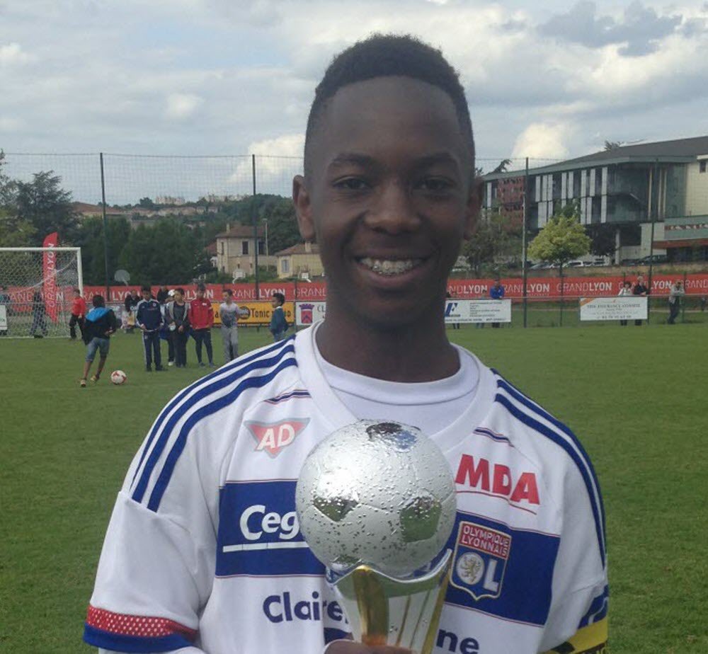 BooskAxel's tweet photo. Emmanuel #Kasong (2001) est un vrai couteau suisse à Jura Sud.
Formé en latéral gauche à l’OL il est ensuite passé par Lausanne-Sport et est ensuite revenu au @FBBP01 en R1 où il avait débuté.
Du haut de ses 1.69 mètres il a ensuite évolué au milieu et là en centrale droit ! https://t.co/0OxBrGrGxh
