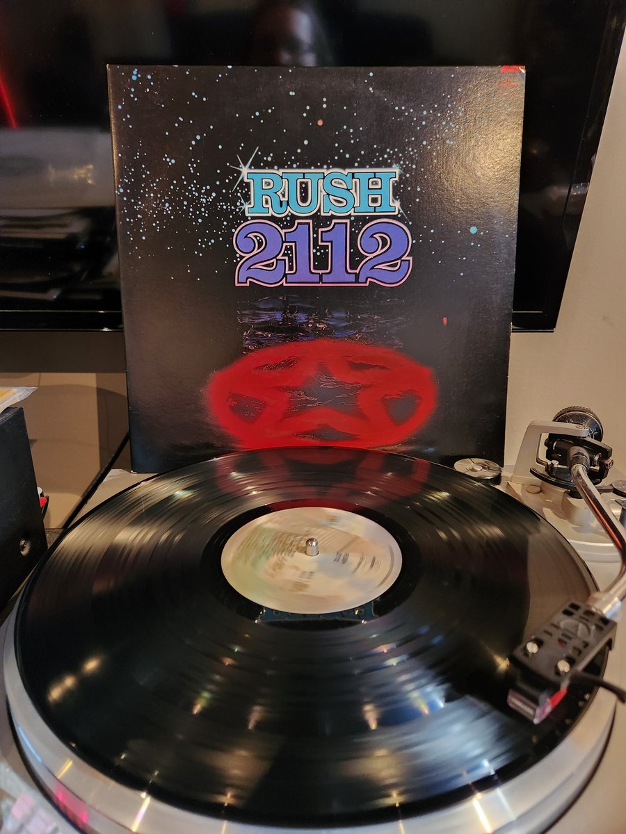 SpinVinyl1's tweet photo. Blasting some Rush in memory of Neil Peart aka The Professor who we lost 3 years ago yesterday. Neil not only provided mind blowing percussion but also the bands lyrics and thus their image. He is greatly missed.
#Rush #FarewellToKings #Xanadu #2112Rush #NeilPeart #vinylrecords https://t.co/GvfVEgNhKj