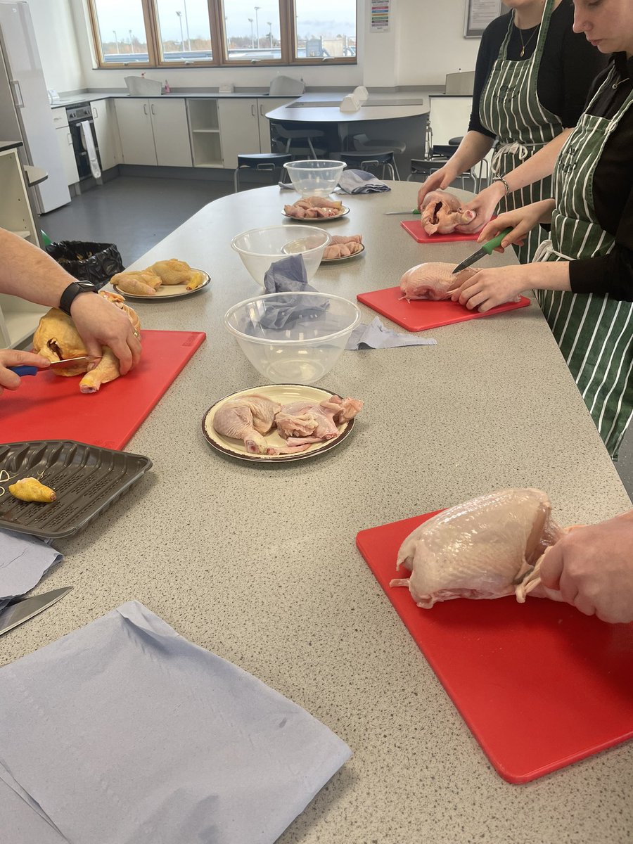 MrsENeedham's tweet photo. So impressed with the Yr 12 Food students on Friday - filleting and deboning a chicken, turning into Goujons & homemade mayonnaise. Followed by sensory testing with some lucky Basketball academy students who were in classroom next door ππ€£ππΌ #rightplacerighttime #complexskills https://t.co/rLBMBJqOQb