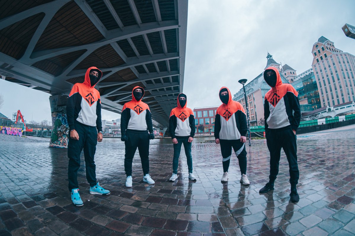 LILY ⭐️ tweet media