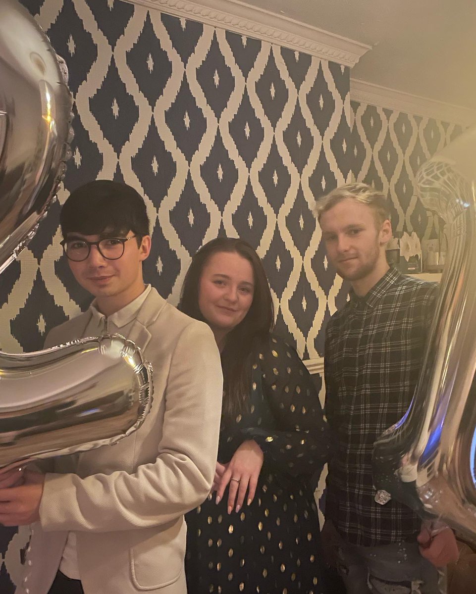 Basiclyslick's tweet image. Obligatory balloon photos, chapter 21 🥂