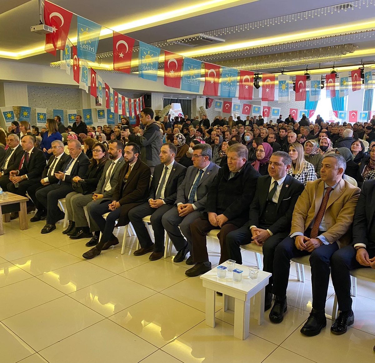 devakadinda19's tweet photo. İyi Parti  Çorum 3.İl Kongresine İl Başkanımız Sn.Elvan Can Çabuk Bey önderliğinde katılım sağladık. https://t.co/yiDpx9UyWf