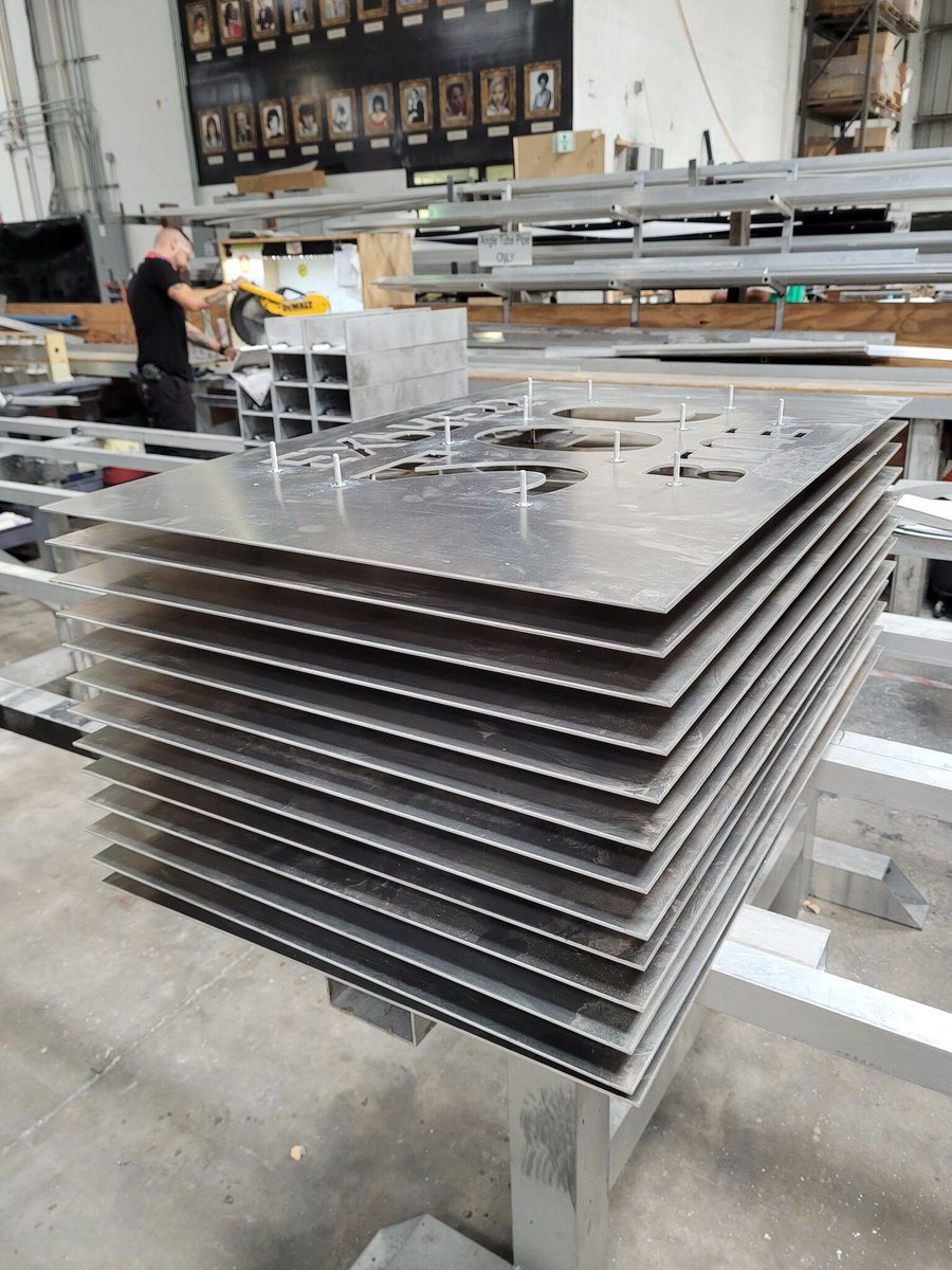 creative_signs's tweet photo. The materials you choose for your signage will say a lot about your brand. The right materials can attract key target audiences and last for years – maintaining the quality of signage you expect. Learn more: https://t.co/DBn94hW0Di https://t.co/VOqrzkczKB