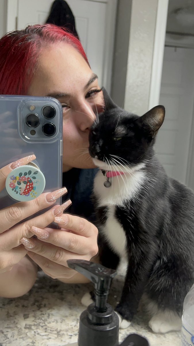 Ayo0Amy's tweet photo. my sweet scorpio baby Peppa crossed over to the rainbow bridge yesterday. I am so heartbroken. i’ll miss u forever. mommys’ baby 4L💜 https://t.co/tGznbLbMA1