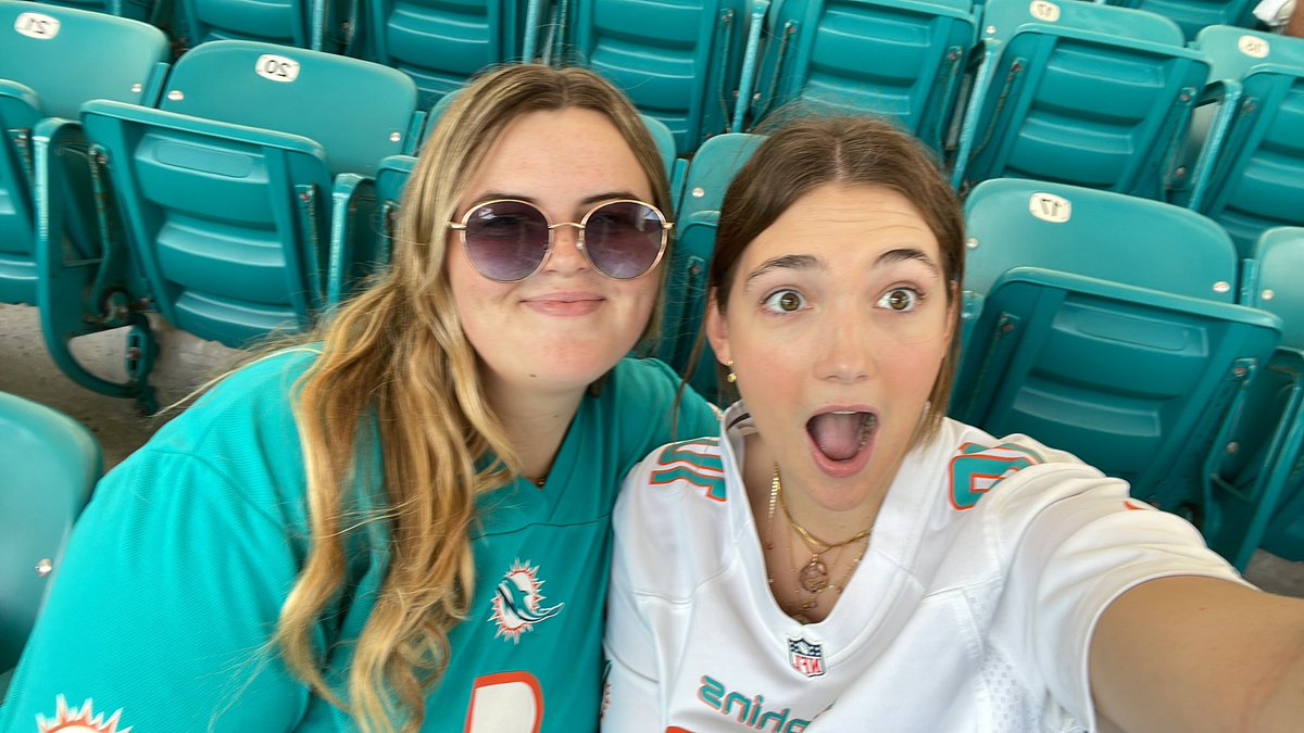 Madeline Cramer tweet media