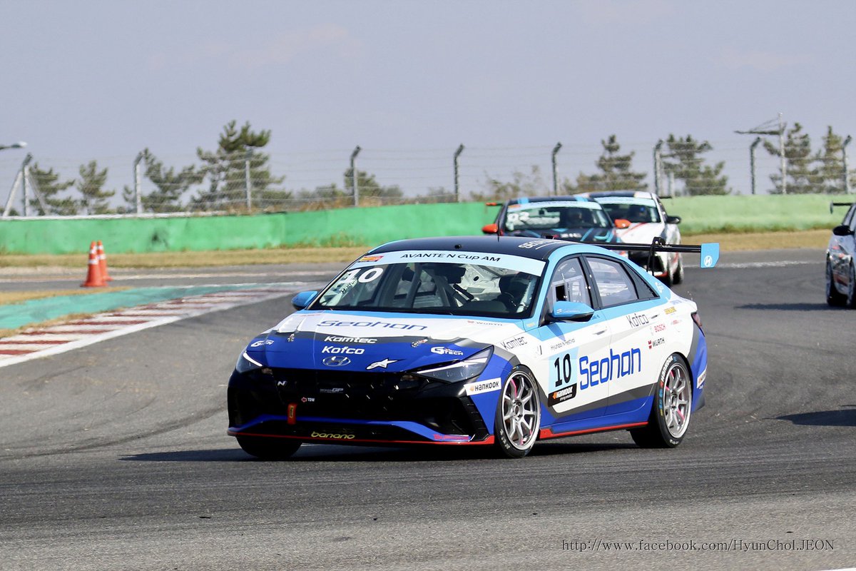 JangDriver06's tweet photo. #iracing #seohan #seohangp #elantran #hyundai #avante #tcr #eSports #Academy https://t.co/KFmVWHk1dH