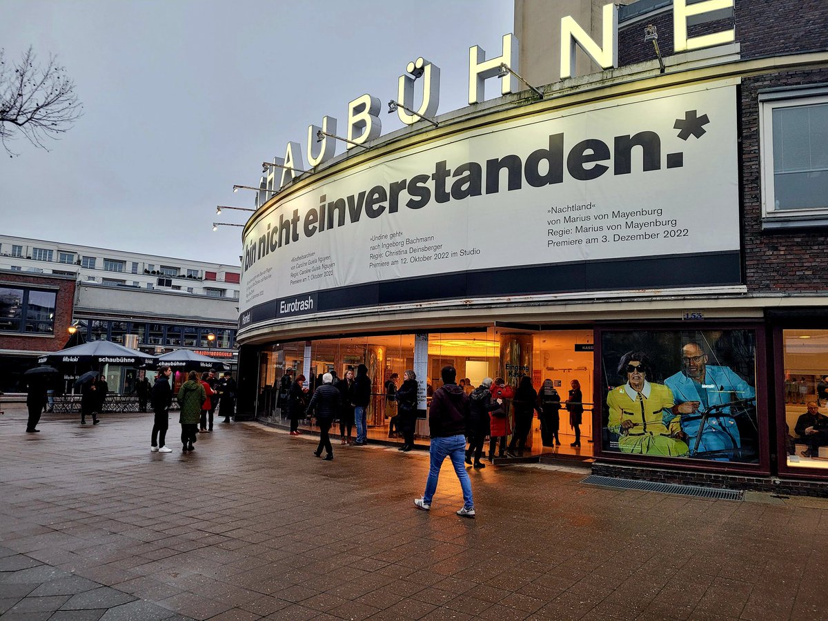 Frischepost's tweet photo. What joy. What pleasure. Was für ein Spiel! #berlinerschaubühne #eurotrash #meyerhoff #winkler https://t.co/y7z2hF7cJK