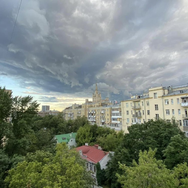 Мира Блуман on Twitter: "фото пахнет свежим ветром предгрозовой москвы ...