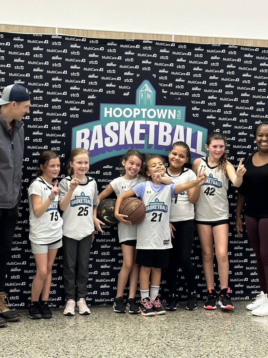 Celebrating a successful @Hooptown_USA season! Way to go, Warriors! These future Saxons are all smiles after their tournament game today! ❤️🏀 #hooptownyouthleague @spokaneschools @SpokaneHoopfest