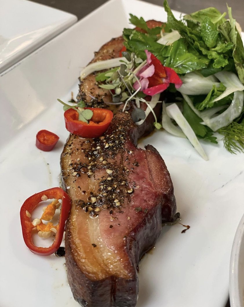 acfchefs's tweet photo. #REPOST @cheftimharvey
Nueskeโs bacon slab, pickled Fresno chilies, herb salad #clubchef #chefsofinstagram #acfchefs #nueskesbacon #dcchef #mdchef #bacon https://t.co/ISDl3egtm7