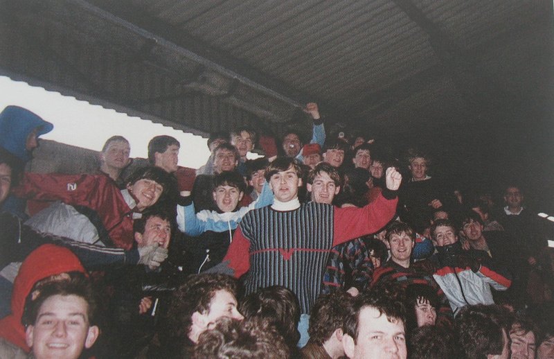 ukcasuals2's tweet photo. Because there are so many pics of Pompey 6.57 back in the day there were rumours that they had a pro photographer that took pics of the firm! ive got one of the chaps that some of their pics (not all of them) coming on UK casuals podcast soon to put an end to all of the rumours. https://t.co/vWyRjnjXcf