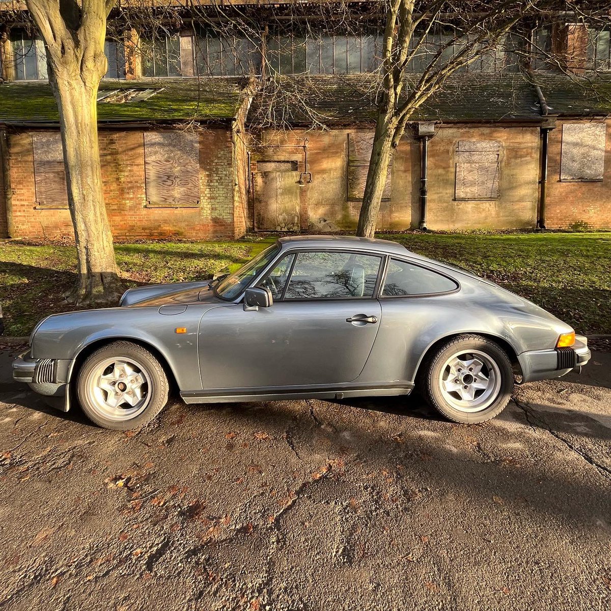 NickTrott27's tweet image. So mine wasn’t quite the dirtiest car at @wearescramblers today. Close tho. 

#porsche #911sc #morgancxt #bicest