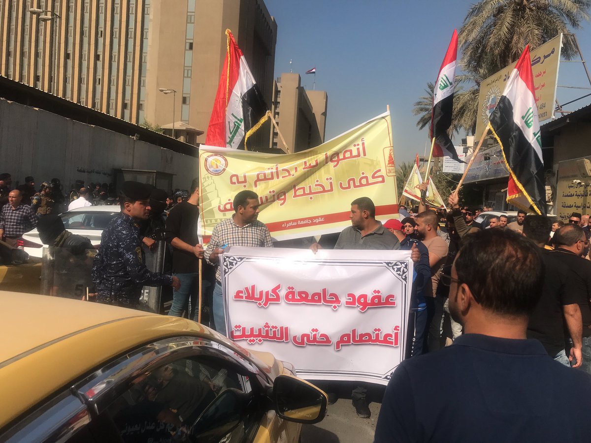 aziz1_f's tweet photo. العقود ينتظرون حقوقهم ،يناشدون ويطالبون بحقوقهم وكل ما حصلوا عليه هو الوعود وننتظر تنفيذها

#الماليه_تهمش_عقودالتعليم💵 https://t.co/9tN4Y3OTeS