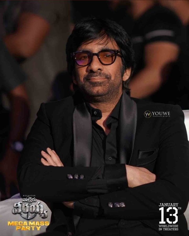 CinemaRampage's tweet photo. Mass Maharaja #RaviTeja's at #WaltairVeerayya Pre Release Event Clicks 📸🖤😍
#WaltairVeerayyaOnJan13th #WaltairVeerayyaPreReleaseEvent #MegaMassEvent #PoonakaluLoading
@RaviTeja_offl #MegastarChiranjeevi #ShrutiHaasan #CatherineTresa @UrvashiRautela @dirbobby @MediaYouwe https://t.co/cSIGkwTS1X