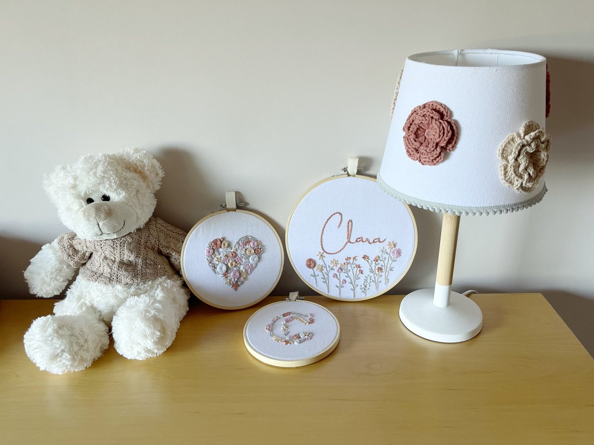 bordhada's tweet photo. 💫 🄲🄻🄰🅁🄰✨
Los bordados más especiales que hice… porque ya estamos en la cuenta regresiva para conocerla… Me llena de felicidad compartirlos con ustedes 💞
#bordado #embroidery #babyclara #babyonboard https://t.co/XevWxtMLBp
