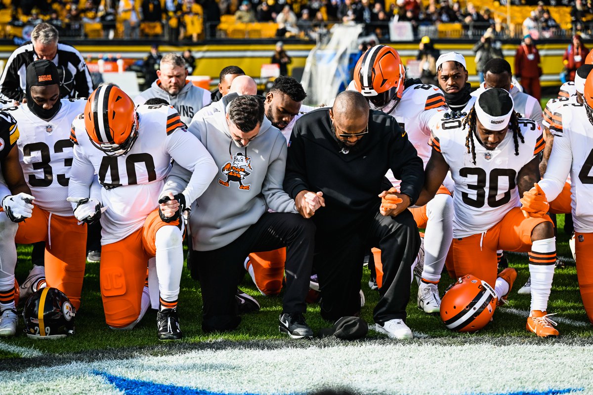 Browns's tweet photo. 🙏 #ForDamar https://t.co/Suqb18KUJG