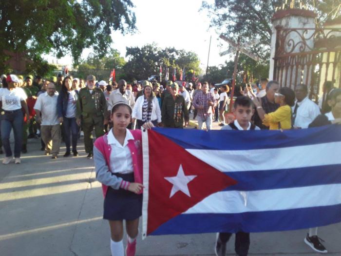 DrRobertoMOjeda's tweet photo. El pueblo del municipio #Cotorro dio la bienvenida al amanecer de este domingo, como hace 64 años, a la #CaravanaDeLaLibertad, hoy protagonizada por combatientes y jóvenes que nos reafirman el camino que nos ha traído hasta aquí y el futuro mejor que debemos forjar. #Cuba https://t.co/WWLLmz4CdU