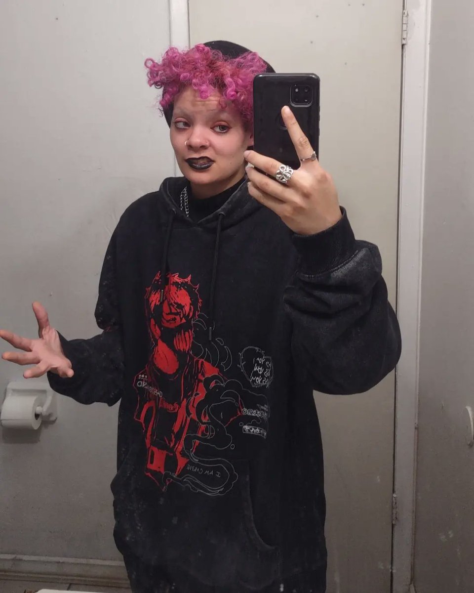 Rose tweet media