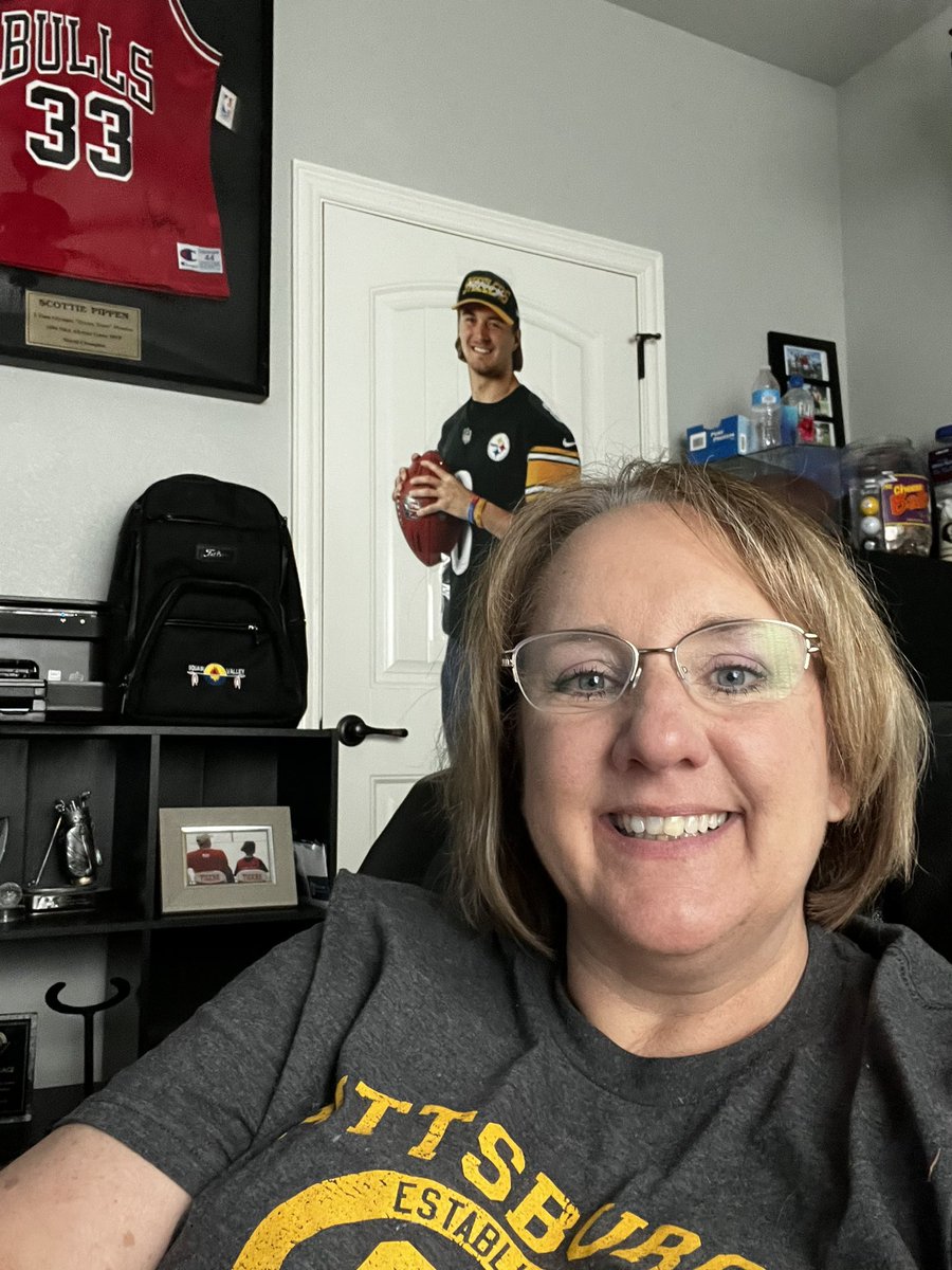 jillcpower's tweet photo. We need you today, Kenny! @kennypickett10 #HereWeGo https://t.co/PEActNsw9r