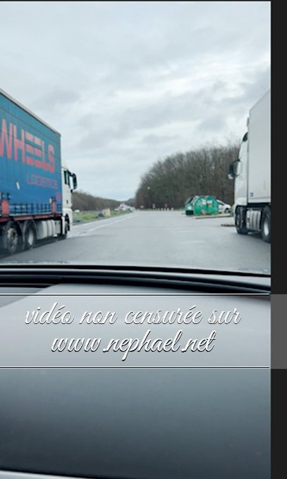 NOUVELLE VID&Eacute;O ! il est tout excit&eacute; alors que je conduis... du coup je m'arr&ecirc;te sur une aire d'autoroute<a href="/tag/mym"class="tags"><span>#mym</span></a><a href="/tag/onlyfans"class="tags"><span>#onlyfans</span></a>