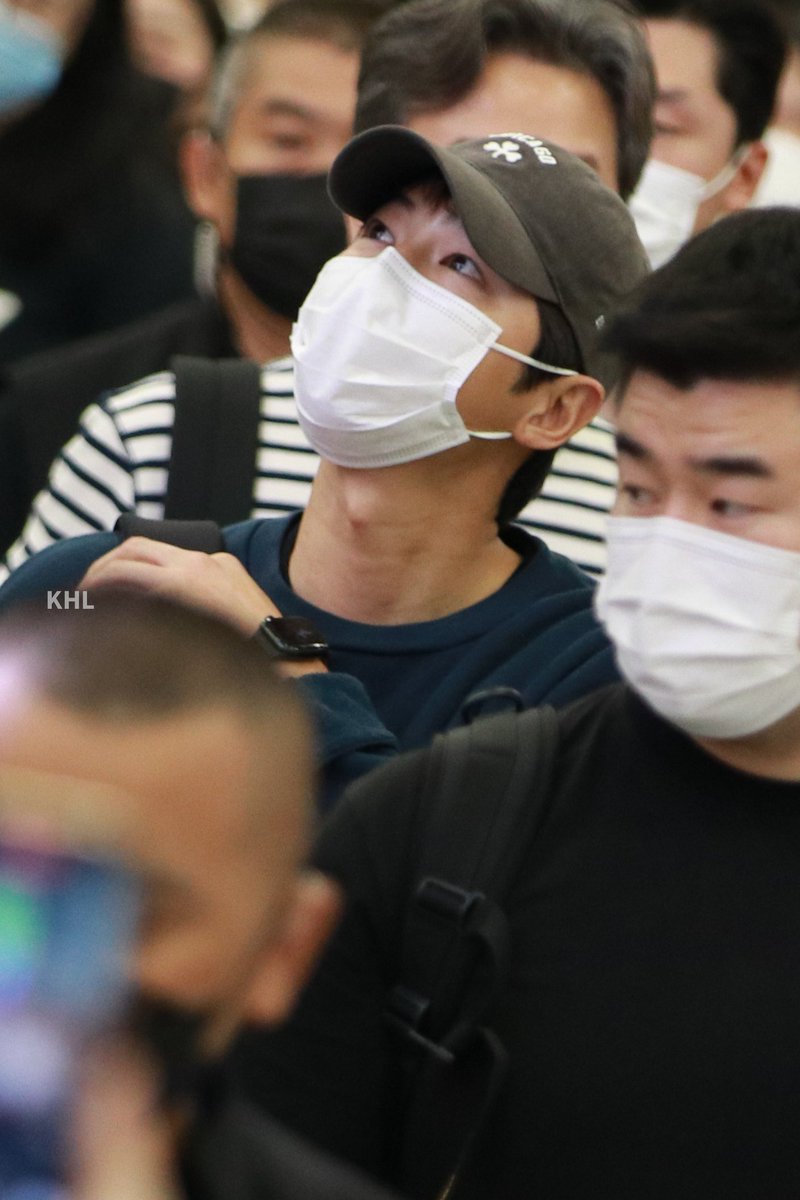 มองอิหยั่งวะ ????

#SongJoongKi #송중기 #GDAinBKK #GOLDENDISCAWARDS