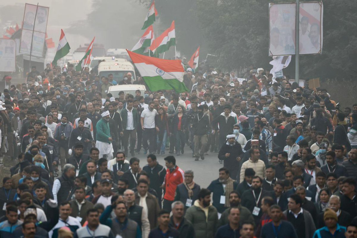bharatjodo's tweet photo. जनक्रांति!

#BharatJodoYatra https://t.co/eggWUQBxVX