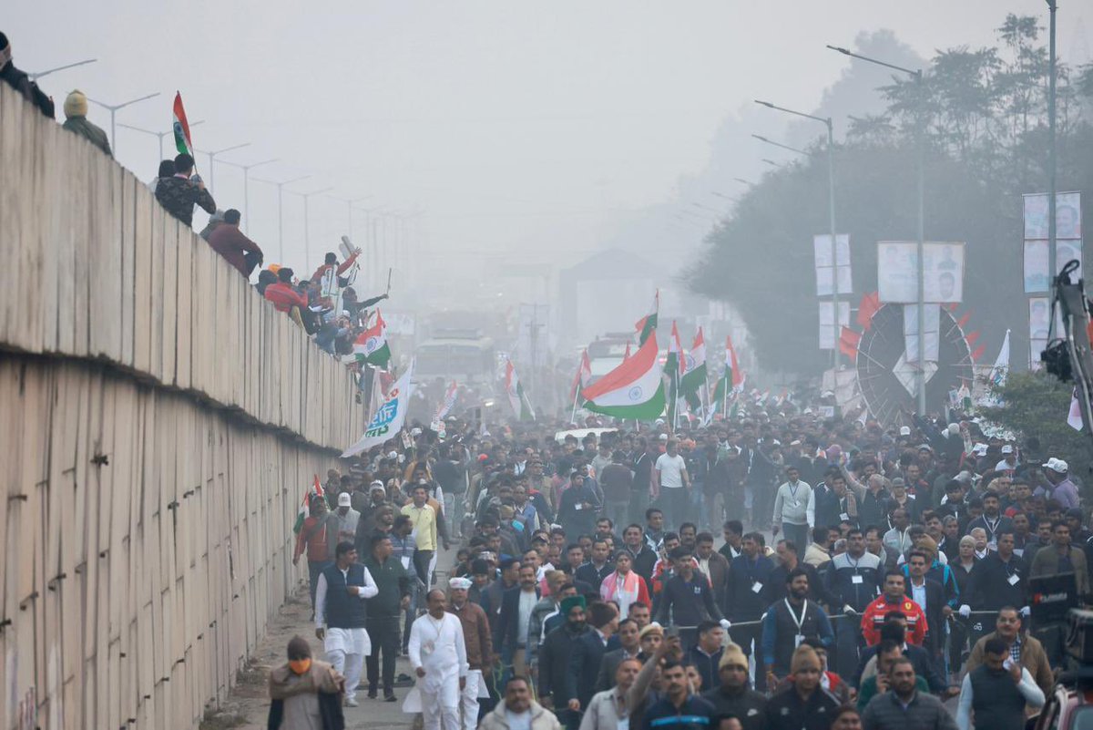 bharatjodo's tweet photo. जनक्रांति!

#BharatJodoYatra https://t.co/eggWUQBxVX