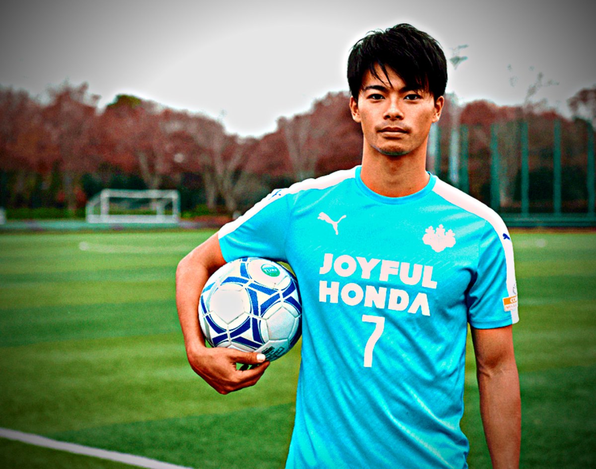 Hilo✍️

Hace unos años Kaoru Mitoma, futbolista 🇯🇵 del Brighton, rechazó un contrato profesional para escribir una tesis de graduación sobre el regate en la que colocó una GoPro en su cabeza para registrar sus movimientos. 

Seguí leyendo que te lo explico con más profundidad…