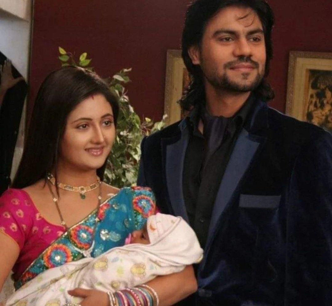 Pintuu0's tweet photo. *Me completes my graduation*

Girls who were in class 12th with me:- https://t.co/wdFsPLtjWR