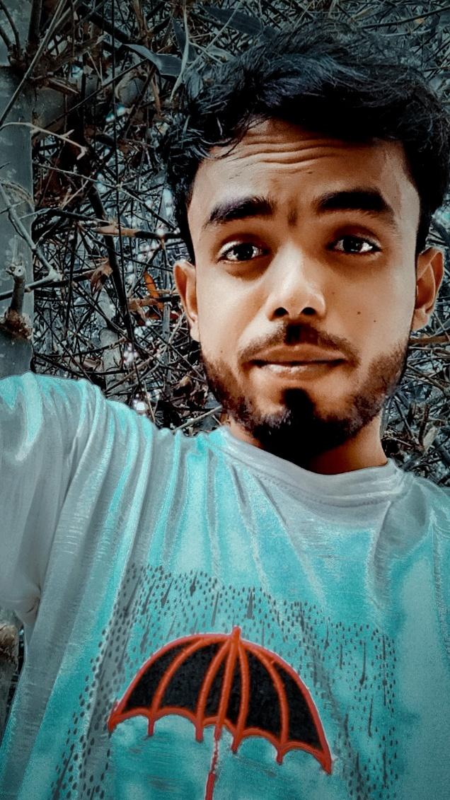 এই ব্যাস্ত শহরে যে যার মত ছুটছে-
 কারো হাঁসি কারো কান্না দেখার সময় নেই 🥀🥺