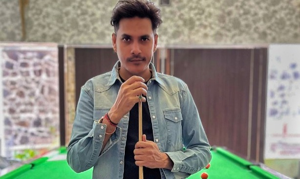 htcity's tweet photo. #BhanuPratapSingh turned composer after his voice got replaced by @arijitsingh’s in #Kedarnath

Read👉 https://t.co/HVpByKkiFd
🖋️ @deepsaxena

#udtapunjaab #chittave #Manmarziyaan #ZamanaKharabHai #cokestudio #playback #singer https://t.co/Enz8GhgUXf