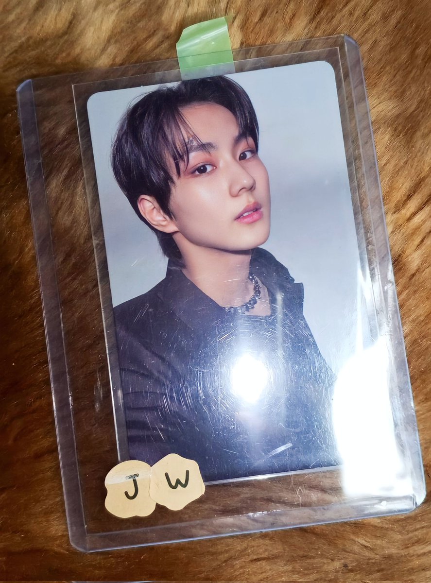 angelateez_'s tweet photo. my jungwon pcs has arrived! SOBRANG GWAPO 😭🫶🏻 sabi ko di pede na di uuwi sa'kin pc na to, thank you for bringing jungwon home &amp; safe! @04chive super bilis ng delivery &amp; well-packaged, ganda pa ng freebie!💗🥹 https://t.co/wc8zUOttbS