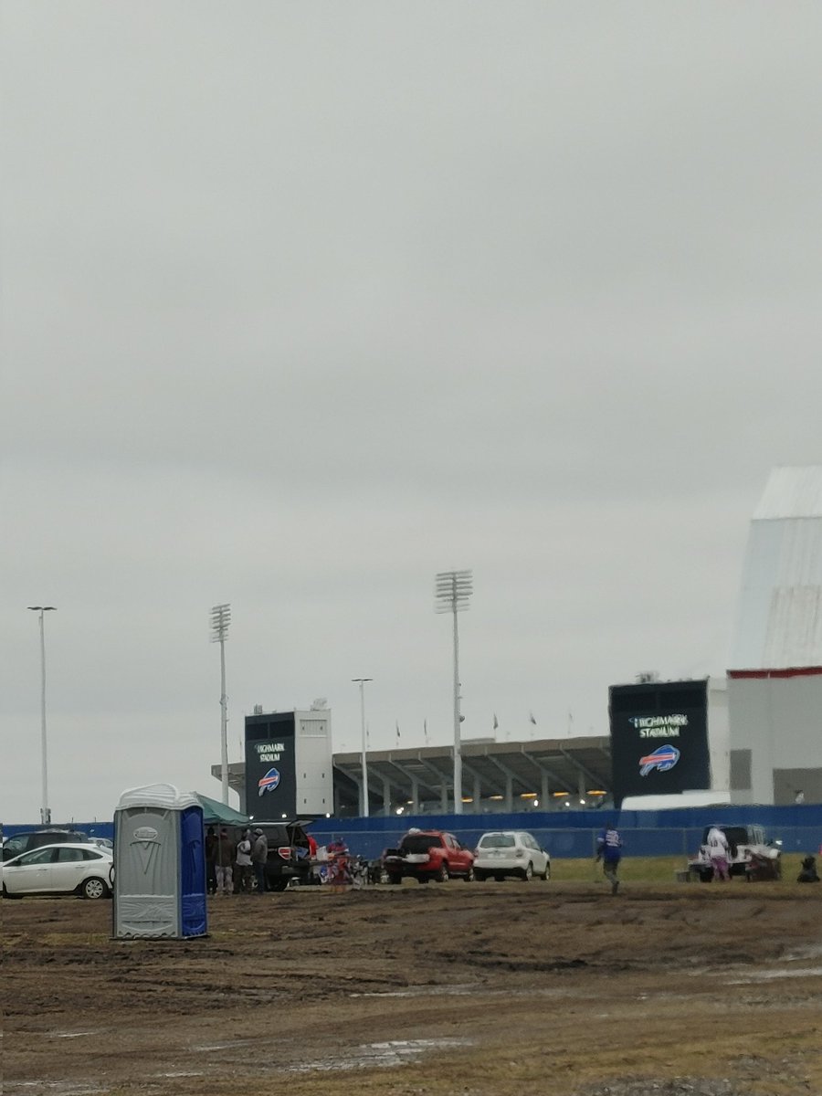 Cookinwithjuice's tweet photo. Nothing like a church on a Sunday
#Herefor3
#3strong
#BillsMafia https://t.co/xD0LZtsJas