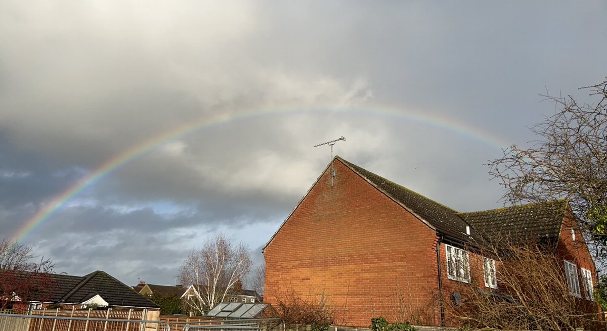 cmpiggott's tweet photo. Current view from the Berechurch Arms. #Rainbow #Colchester #Prettygate https://t.co/cBMQvpKryR