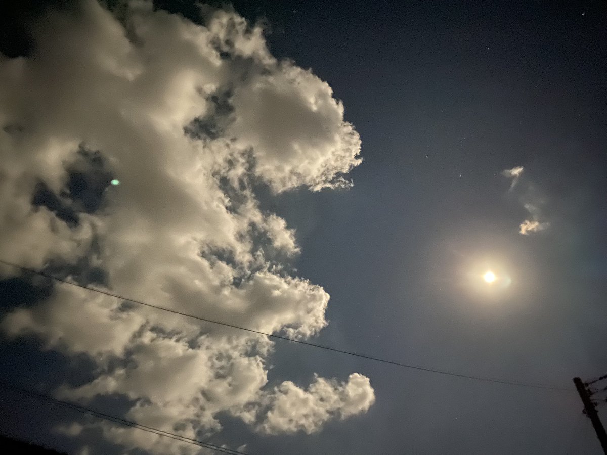 tetephoto7's tweet photo. 今日の月
 #ててふぉと 
 #tetephoto 
 #月の写真 #月の彩雲 https://t.co/4q5izGtrAY