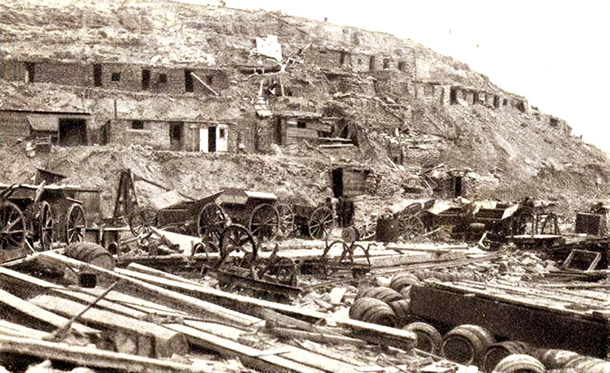 volkan_eldem's tweet image. Son müttefik askerinin yarımadayı terk ettiği yer olan Seddülbahir Tekke koyundaki müttefik askerlerin yaşam alanları ve bıraktıkları malzemeler.#Seddülbahir #capehelles 9 Janauary 1916-2023   #108years