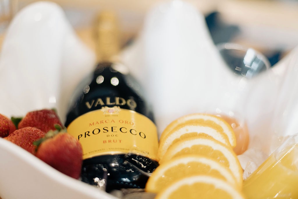 Mimosa Bubbles 🥂are perfect for Sunday brunch for you and a friend from 10am to 3pm.