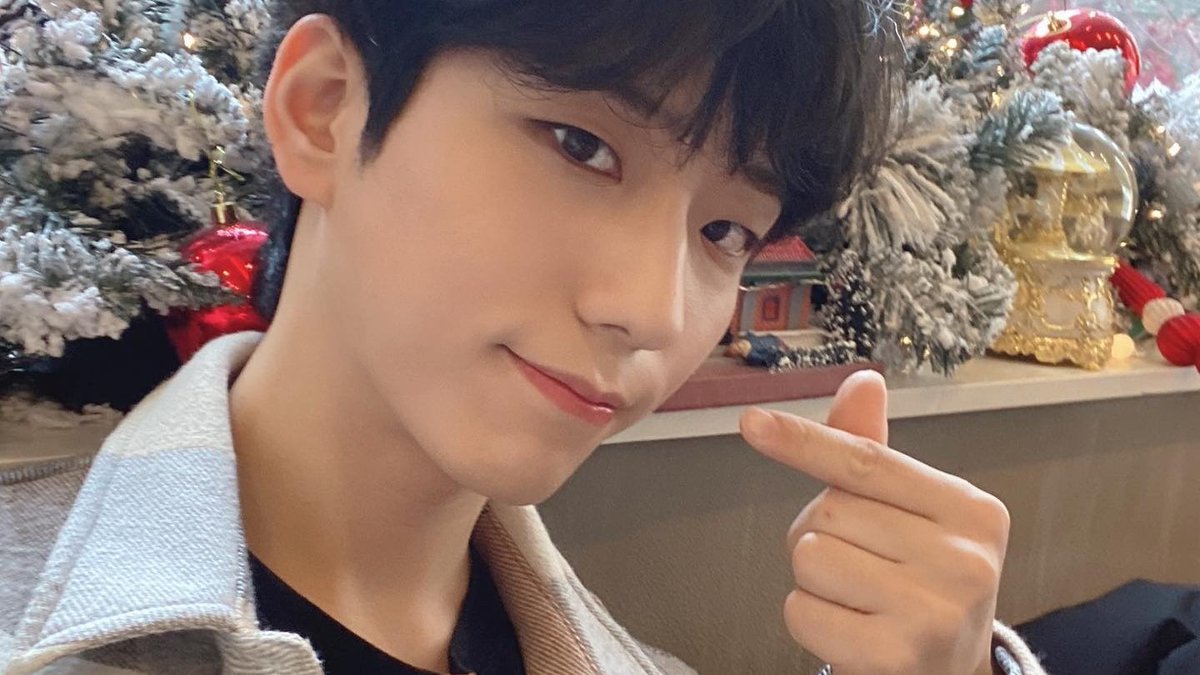 𝚃his is my #𝑓antasy·𝒄hap𝚝er, y antes de salir apurado de casita, pose para poder presumir lo bonito que me veo, a ver si así our #𝑝rivate𐀔𝚍o𝒍𝒍s me hacen caso y ven los ojitos que pongo durante cada #𝑓lo𝑤er𝕪stagēꕤ. 🌷 ۟ 𓈒  ꒪

𝚌hoco ✩ kimie