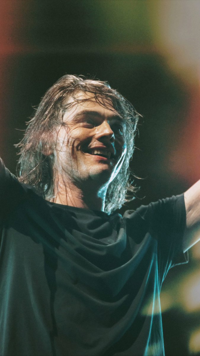 itsvivi__'s tweet photo. "He was in this beautiful place in his life and career right now where he felt great and felt confident " and i want to remember this every time i see a pic of this tour where he wears that beautiful smile, i love him so much https://t.co/nVv5GgYKb0