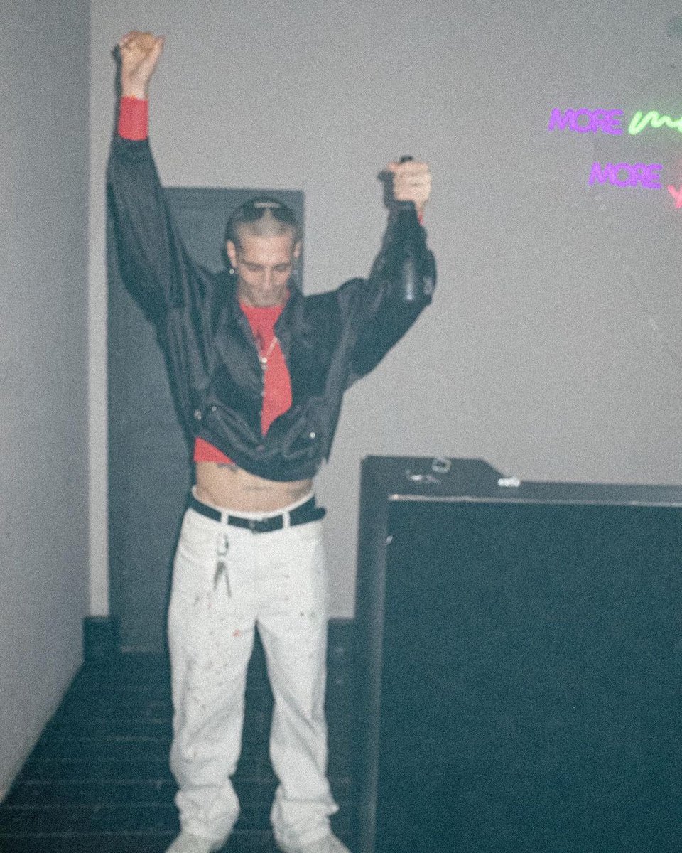 ManeskinFanClub's tweet photo. 📸 | Damiano David on Instagram.
« B-Day boy🎉 +24 for me✌️90’s are the new 20’s. »
2/2 https://t.co/hEzVWitBwe