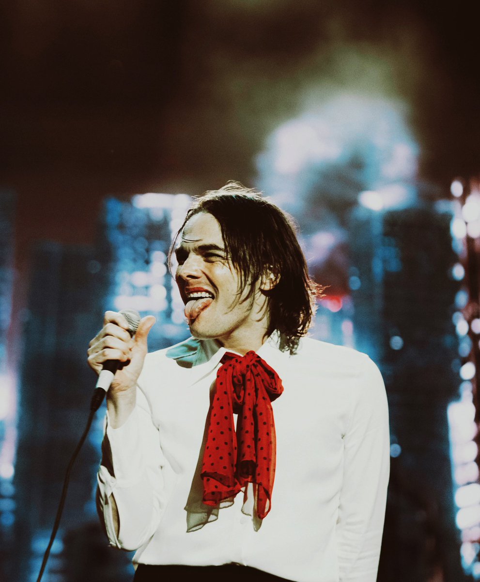 itsvivi__'s tweet photo. "He was in this beautiful place in his life and career right now where he felt great and felt confident " and i want to remember this every time i see a pic of this tour where he wears that beautiful smile, i love him so much https://t.co/nVv5GgYKb0