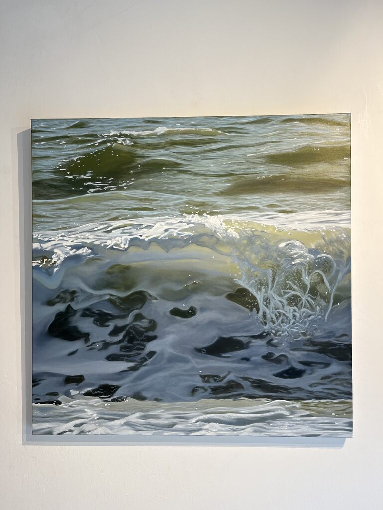 Christopher Witchall is a participant in the ‘For the Ocean’ exhibition and his seascape reflects an admiration for the waves found on our stunning coastlines. Christopher paints a palpable rendering with realism showing off the tessellating patterns of the water. #realismartist
