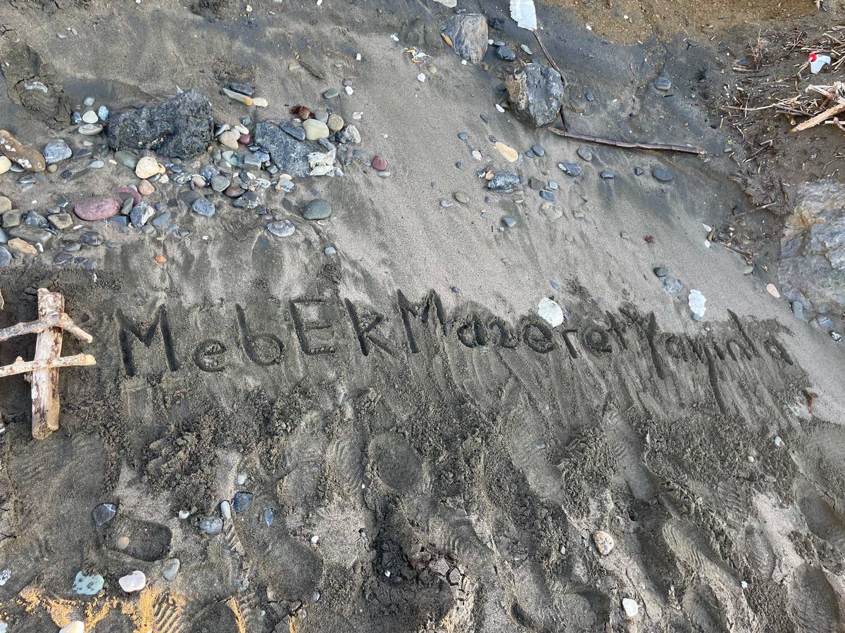 Bugün pazar....
Biz normal olan her aile gibi eşimizle çocuğumuzu alıp parka vs gitmek yerine, oturmuş aile birliğimiz olsun diye twit atıyoruz. Bu artık son olsun, kadro yasalaşsın ek takvim yayınlansın ve aileler kavuşsun
<a href="/RTErdogan/">Recep Tayyip Erdoğan</a>
<a href="/fehmirasimcelik/">Fehmi Rasim Çelik</a>
<a href="/tcmeb/">Millî Eğitim Bakanlığı</a>
#MebEkMazeretYayınla