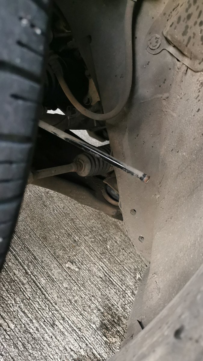 Gracias <a href="/MOPPma/">Ministerio de Obras Públicas de Panamá</a>, producto de las calles en mal estado, se partió un terminal de mi auto. El mejor día de mi vida, durante este horrible quinquenio, será cuando salga este ministro primero 🙌🙌🙌. Panameño analiza bien, de lo contrario serán cinco años más de lo mismo.